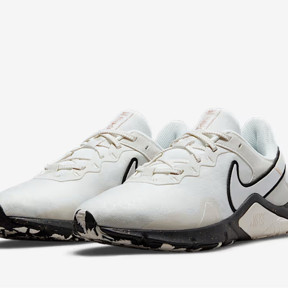 Nike Legend Essentials 2 Premium Women